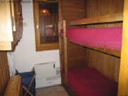 les deux lits-alcoves superposés
